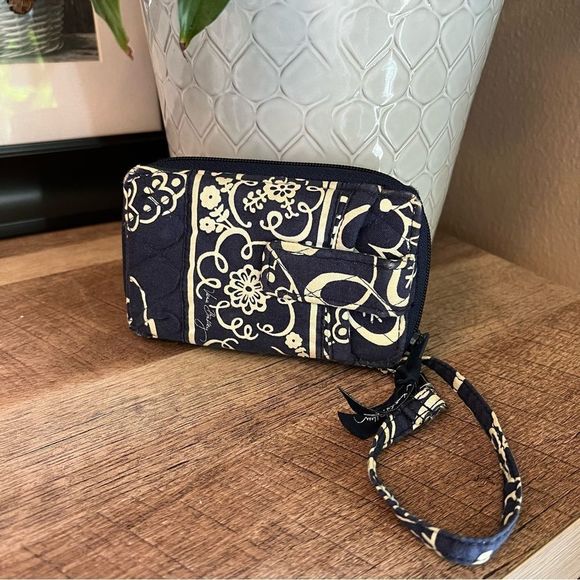 EUC—Vera Bradley All in One Wristlet Navy blue - Picture 3 of 11